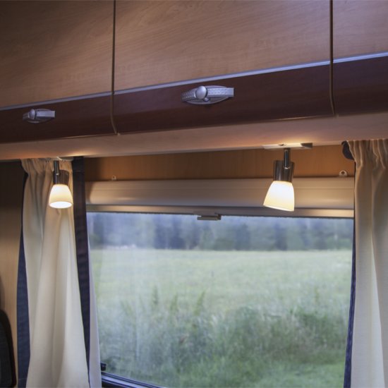 12-24V LED filament lampa 2,2W med E27 sockel 250lm I en husbil