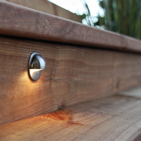 Aries trappbelysning - miljöbild i brun trall