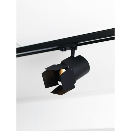 Svarta Barndoors Focus I taket