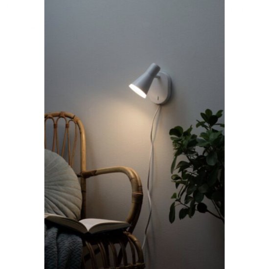 Cara Wall vägglampa på en vägg