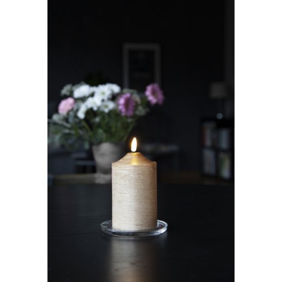 Blockljus guld Flamme 15cm, realistiskt LED-ljus med timer - miljöbild 1