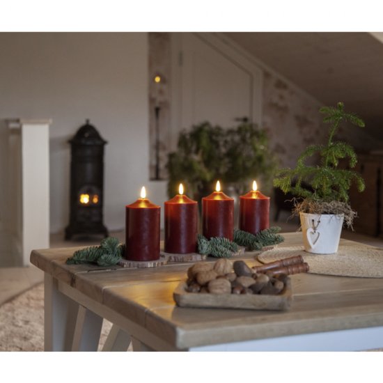 Blockljus rött Flamme 15cm, realistiskt LED-ljus - miljöbild med 4st