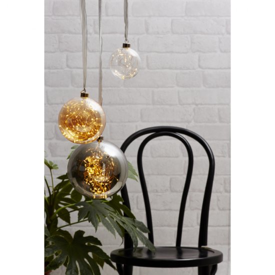 Fin dekorationsbelysning i glas, här flera ljuskällor ur samma serie, perfekt att dekorera under jul men håller även långt in på