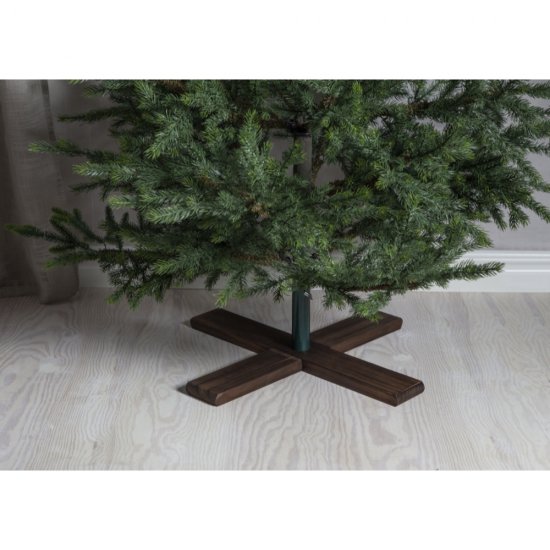 Julgransfot Granig i trä under en gran