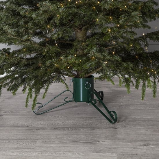Julgransfot Granig traditionell under ett träd