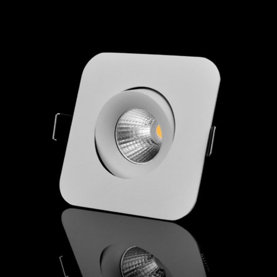 LED spotlight PFC-68MW 7W 3000K frilagd svart bakgrund