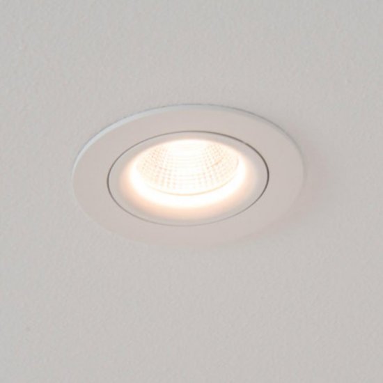 Designlight P-160562028 8W LED spotlight med dim-to-warm (2000K-2800K) -miljöbild