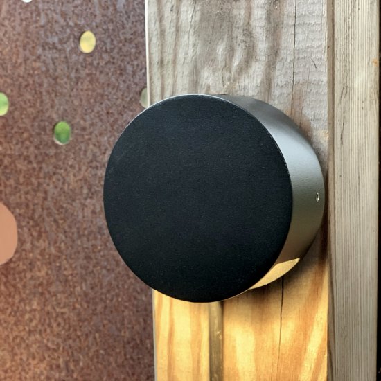 Nero fasadlampa med 4W LED - på en fasad