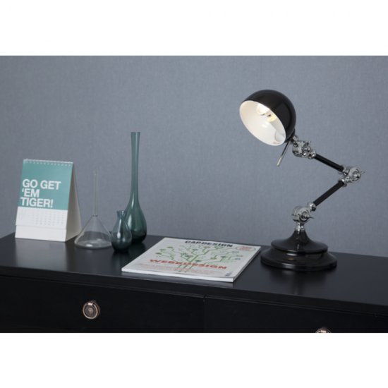 1,5W R39 LED lampa med silverfärgad bas. Miljöbild på ett skrivbord