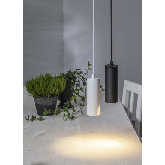 Hide med vit kabel och lamphållare GU10-sockel