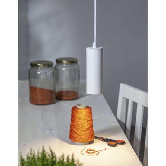 Hide med vit kabel och lamphållare GU10-sockel