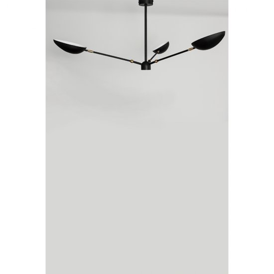 Stilren, sostifikerad designad taklampa från Watt & Veke i matt svart och mässing