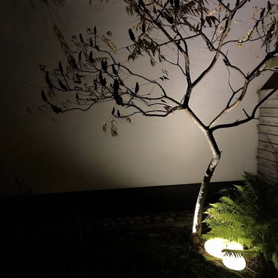 Stone XL trädgårdsdekoration med LED belysning - Miljöbild 2