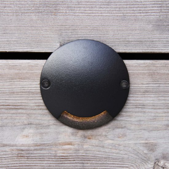 Svart Zenit 0,5W monterad i altanen